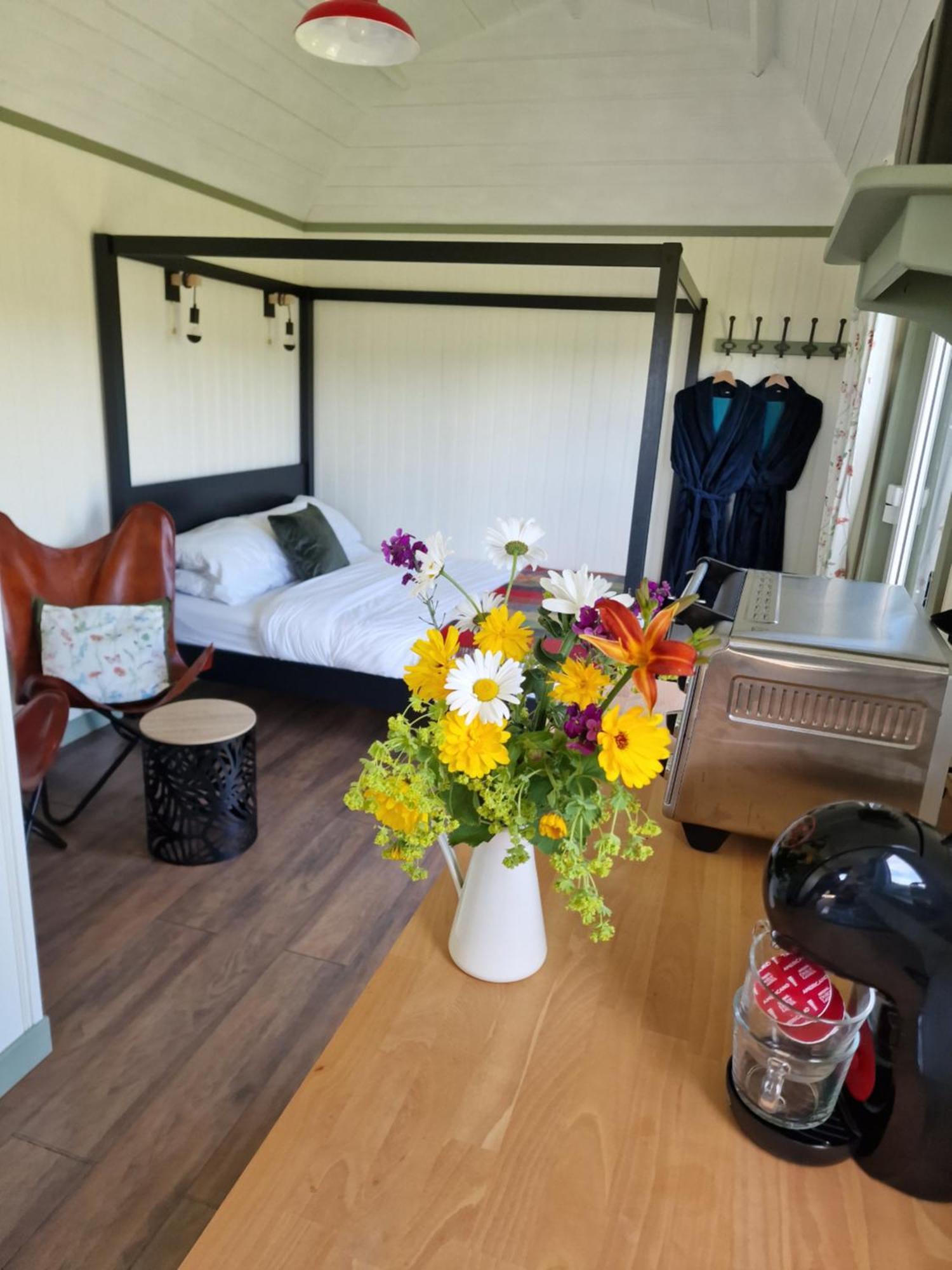Villa Wild Meadow Huts Doolin Exterior foto